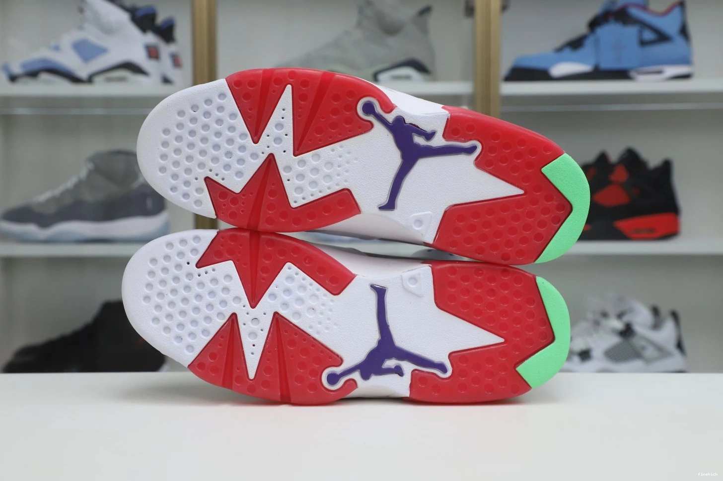 NEUTRAL GREY JORDAN RETRO 6 AIR 1030